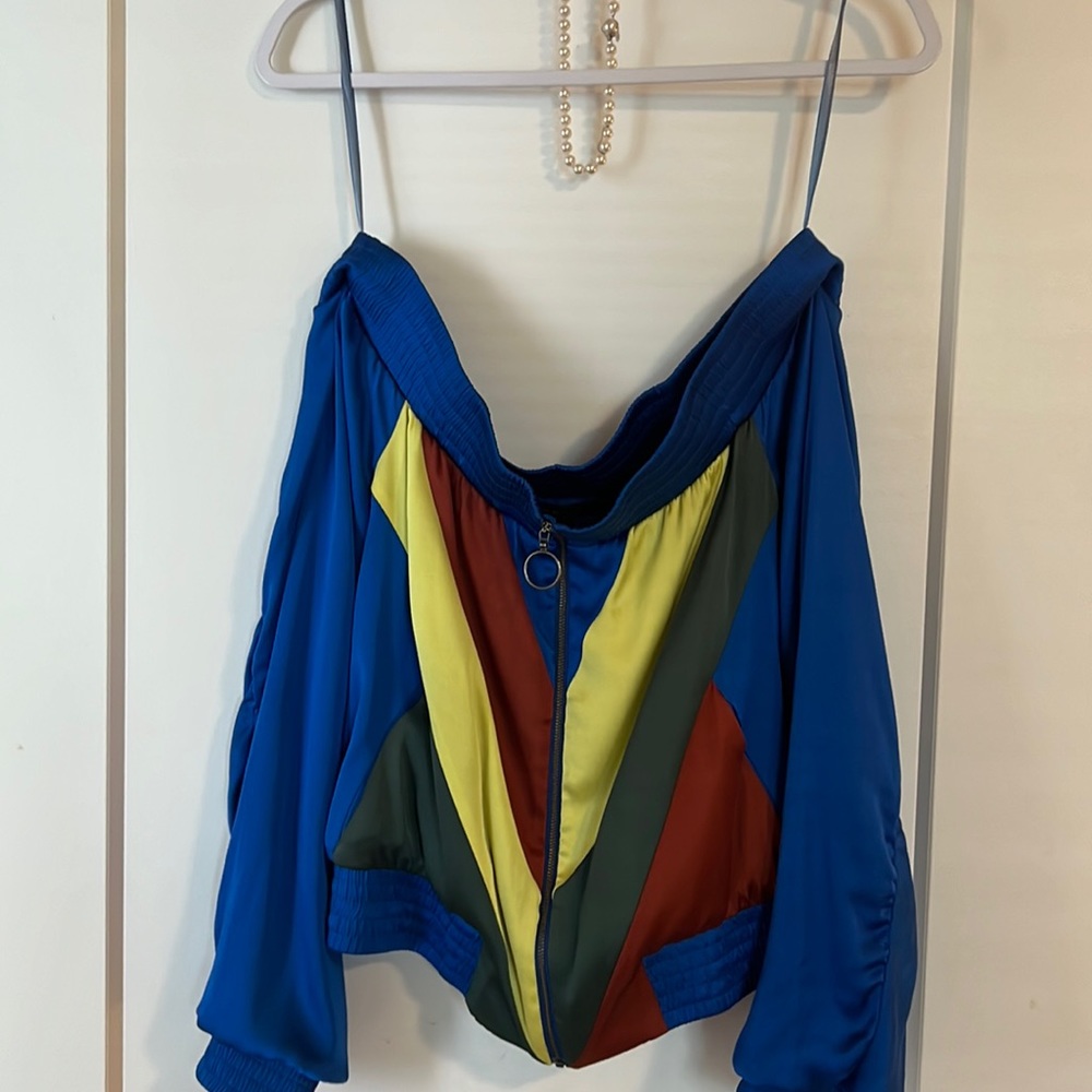 BCBG FOF shoulder too 100% polyester gently used